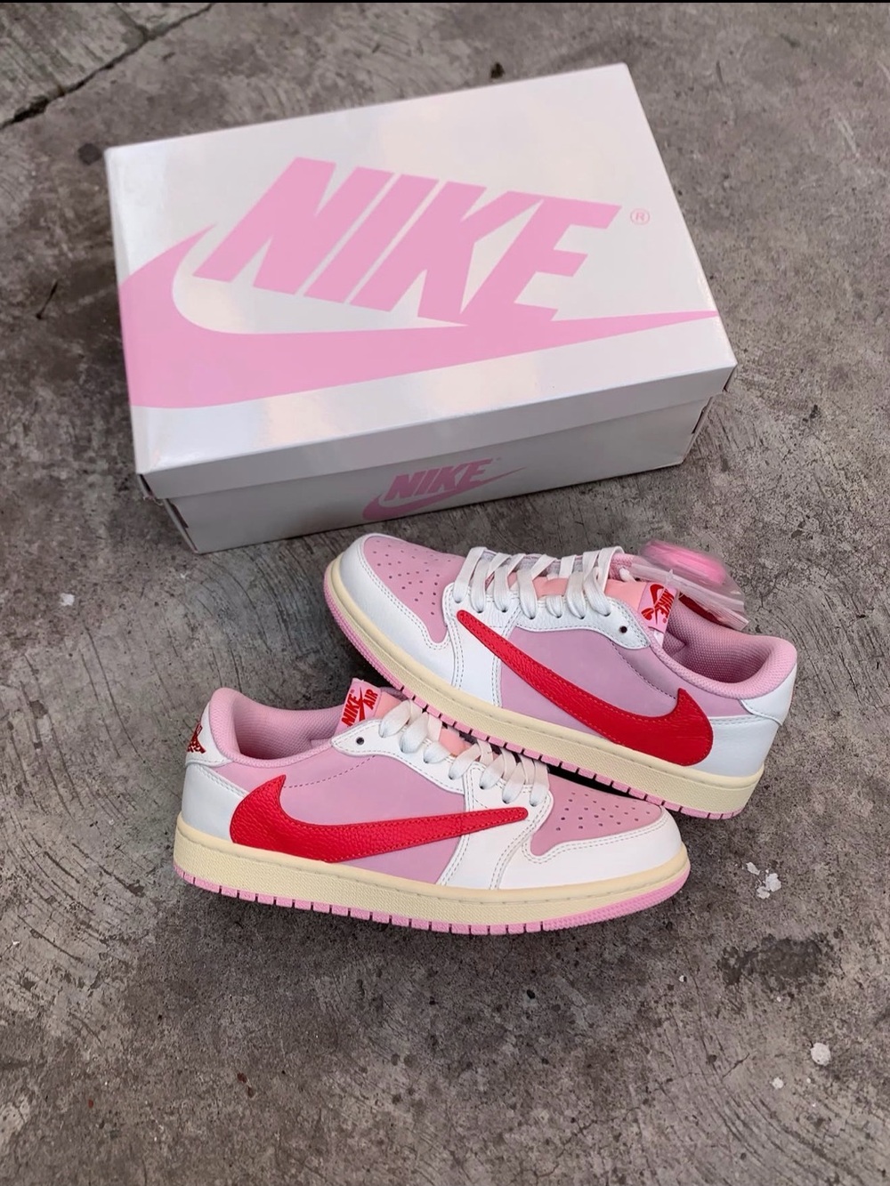 Travis Scott Nike Men's Pink & Red Low-Top Sneakers